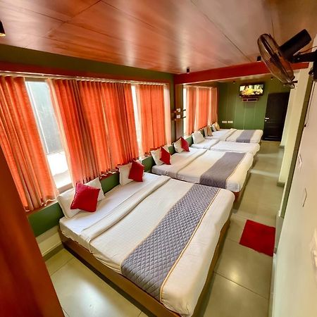 Hotel City Palace Уті Екстер'єр фото