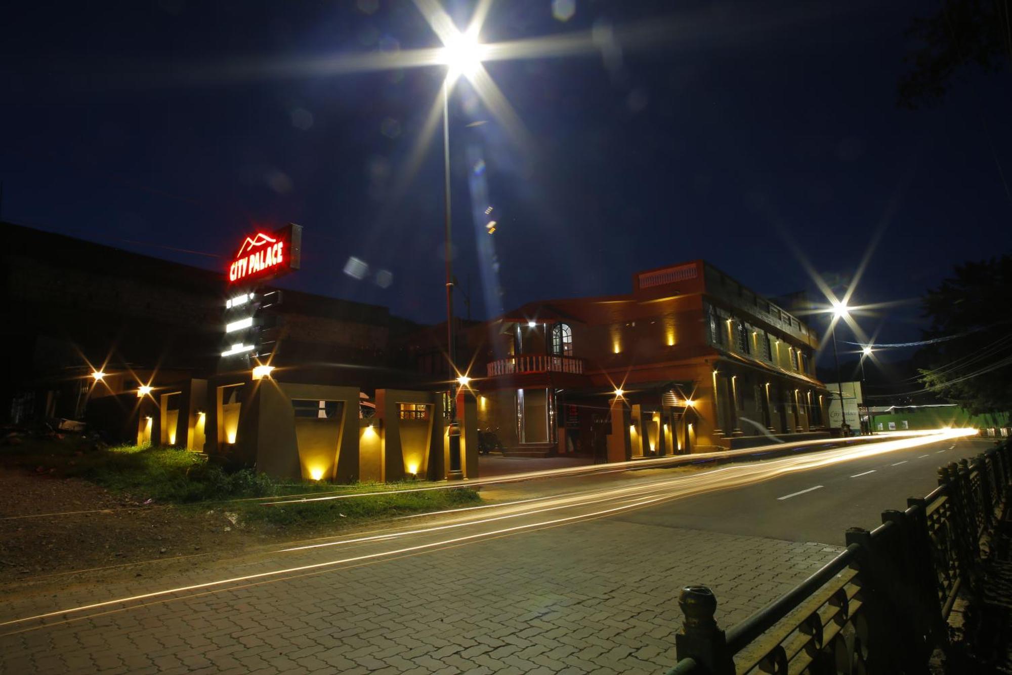 Hotel City Palace Уті Екстер'єр фото