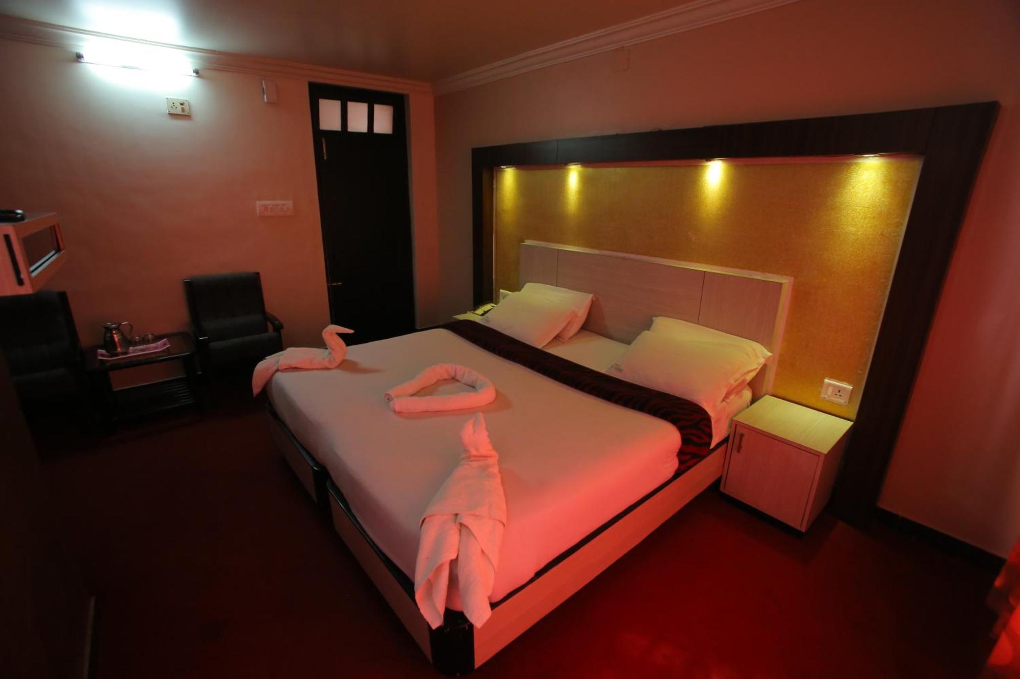 Hotel City Palace Уті Екстер'єр фото
