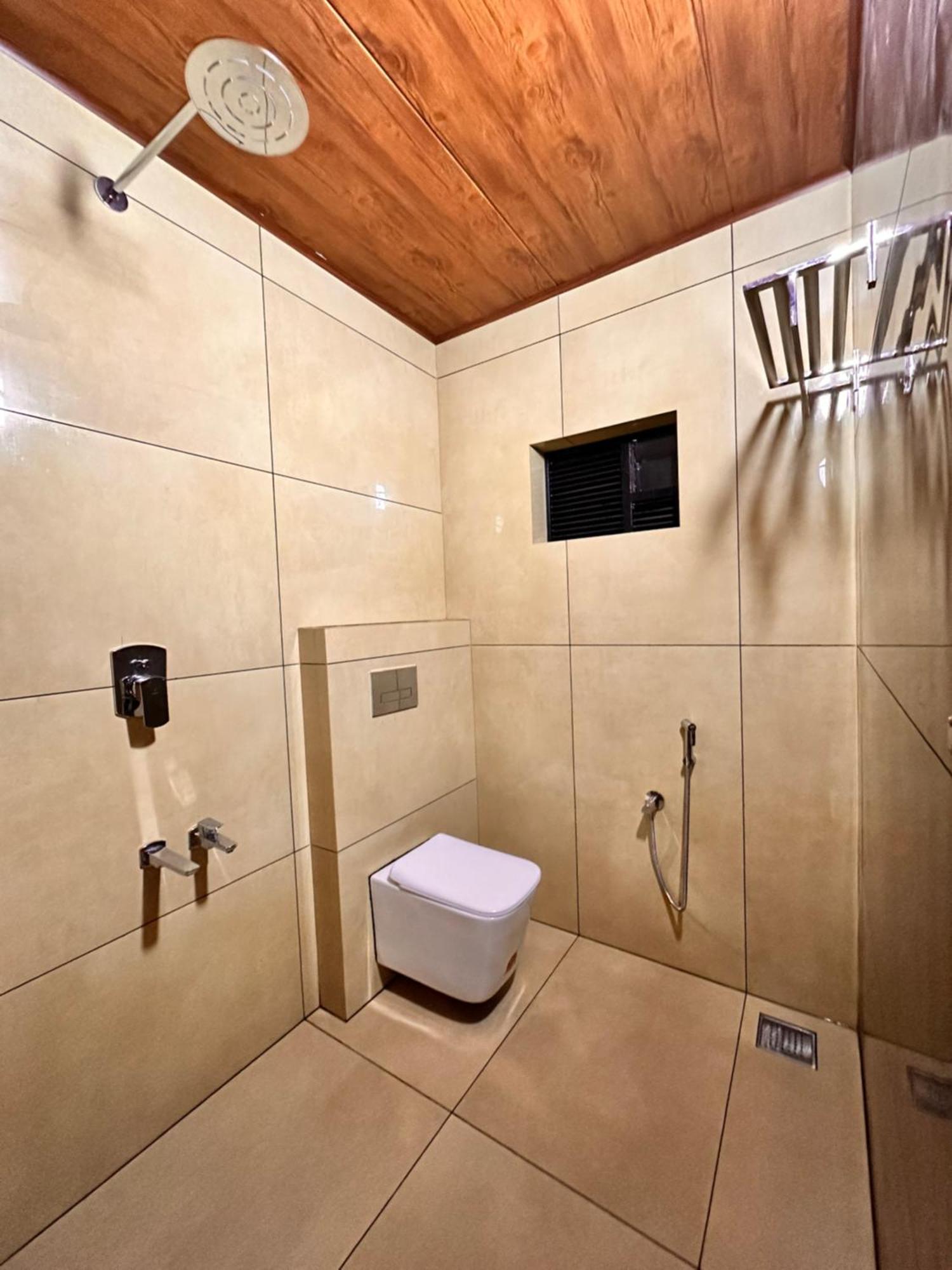 Hotel City Palace Уті Екстер'єр фото