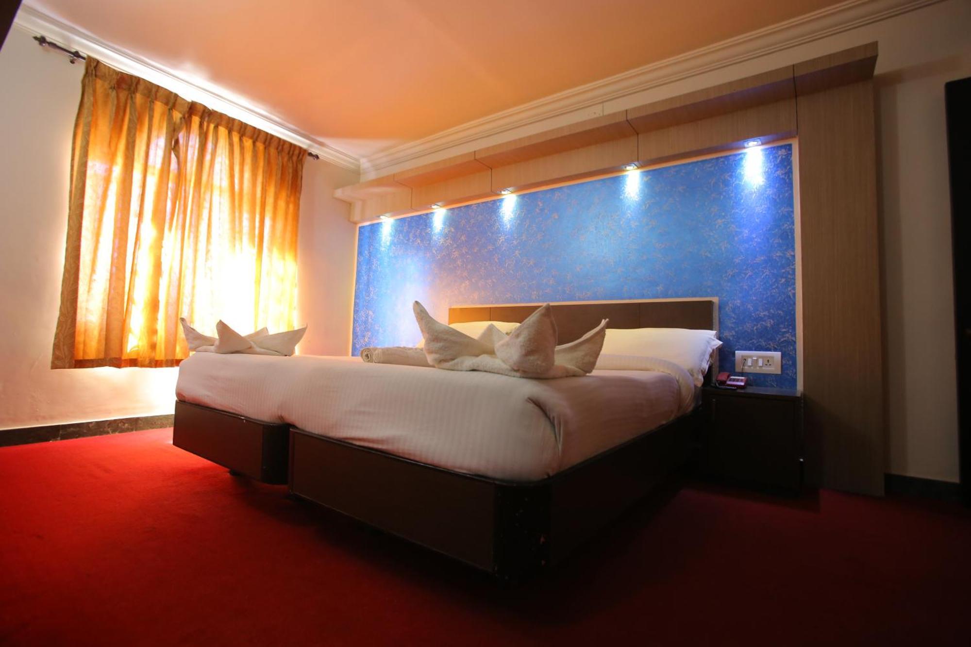 Hotel City Palace Уті Екстер'єр фото