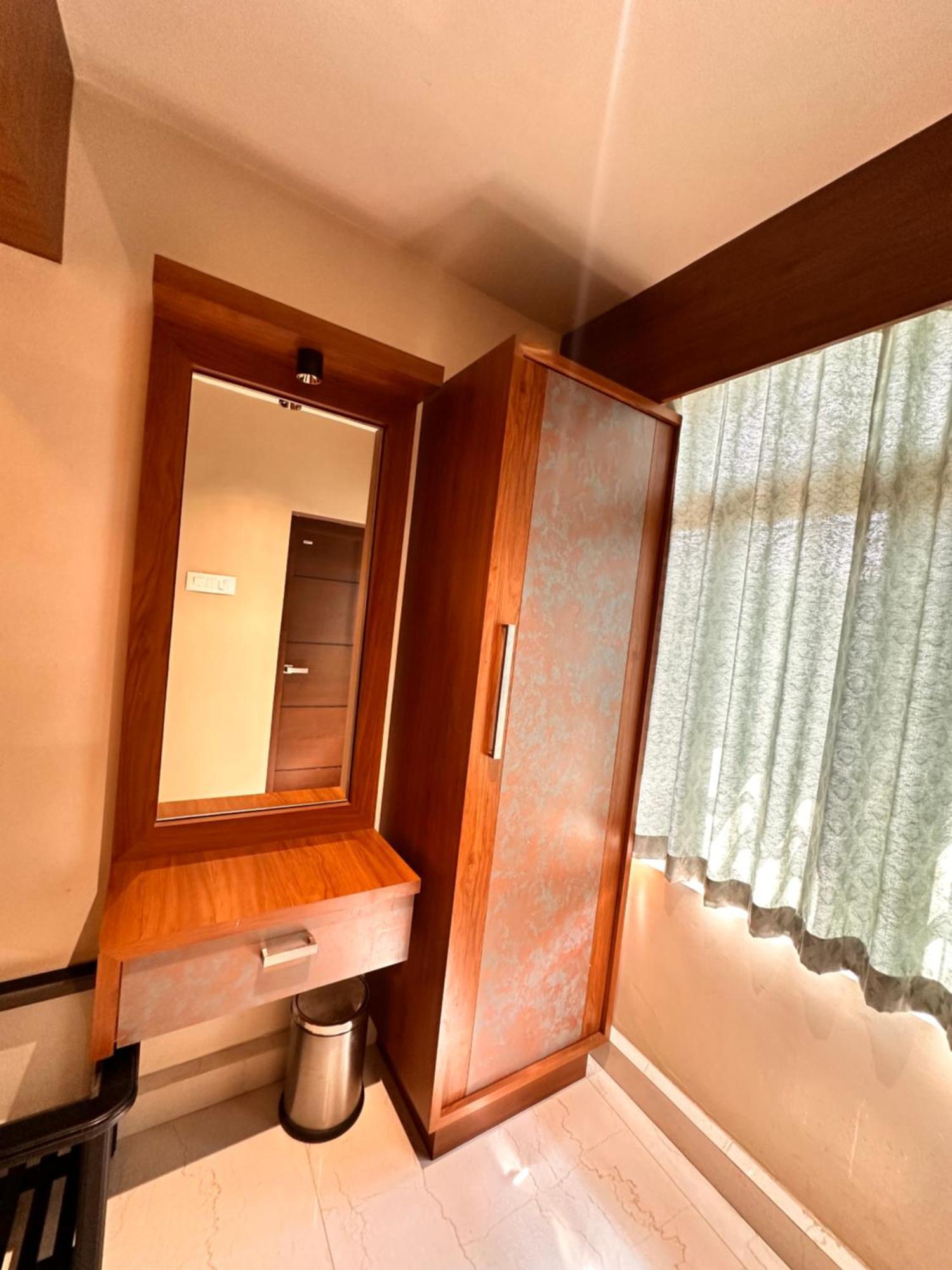Hotel City Palace Уті Екстер'єр фото